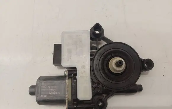 Volkswagen Golf VII Rear door window regulator motor 5Q0959811