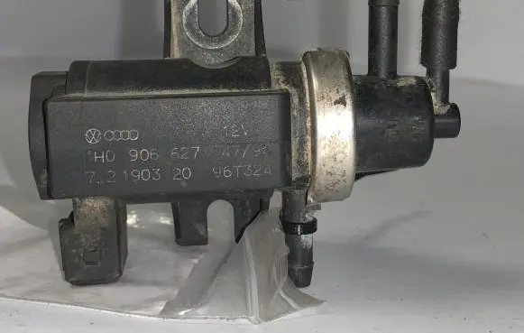 Audi A4 S4 B5 8D Turbo solenoid valve 1H0906627 96T324 72190320