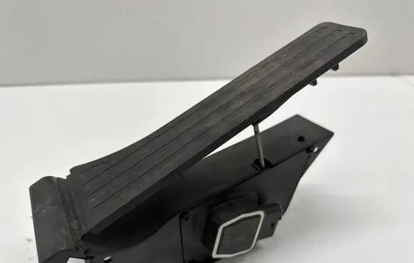 Mercedes-Benz CLS C218 X218 Accelerator throttle pedal A4513000000