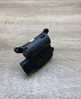 Audi A4 S4 B6 8E 8H Air flap motor/actuator 8E1820511