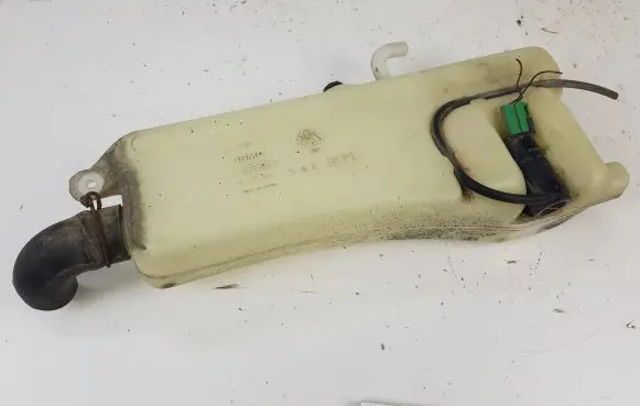 Mitsubishi Pajero Windshield washer fluid reservoir/tank 860141200