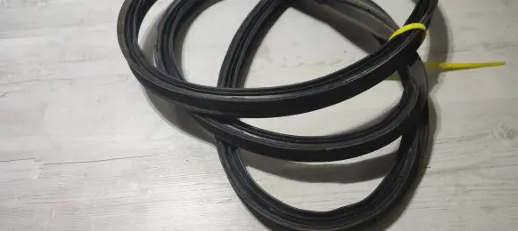 Trunk rubber seal (body)