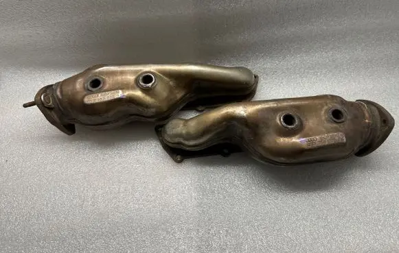 Audi A8 S8 D2 4D Exhaust manifold 077253033J 077253034j