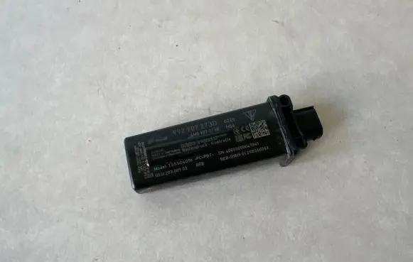 Porsche Taycan 9J1 Tire pressure control unit 4m0907273 992907273