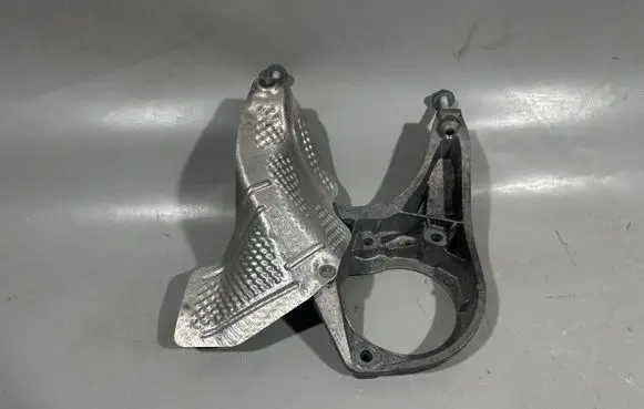 Porsche Macan (95B) Engine mounting bracket 95B399331A 95B399331B