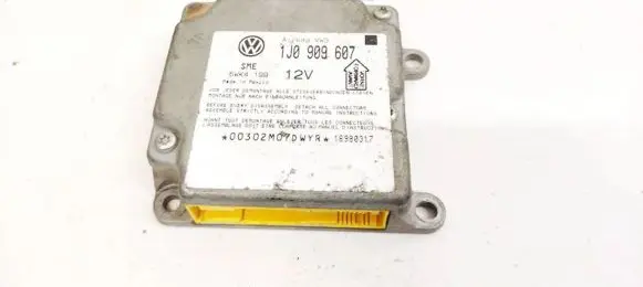 Volkswagen PASSAT B5 Airbag control unit/module 1J0909607 5WK4199