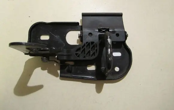 Volkswagen PASSAT B6 Engine bonnet/hood lock/latch loop/hook 3C0823480