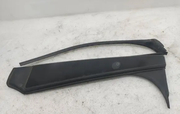 Front door glass trim molding