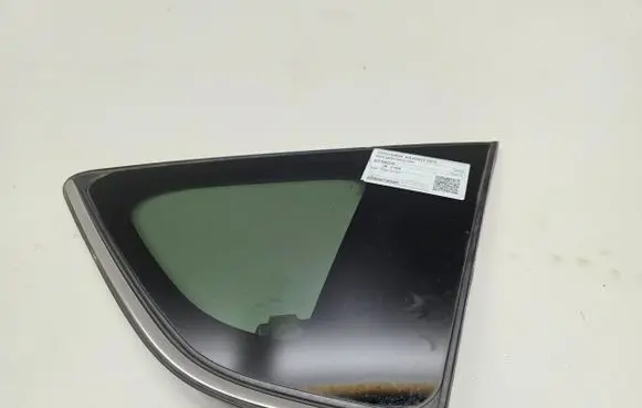 Toyota RAV 4 (XA40) Rear side window 6271042310 6272042360