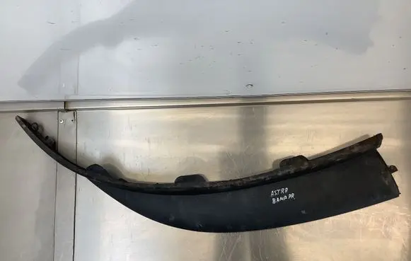 Opel Astra J Front bumper lip 13264406