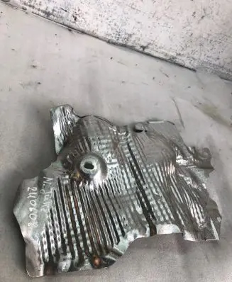 Nissan Juke II F16 Heat shield in engine bay 476939794r