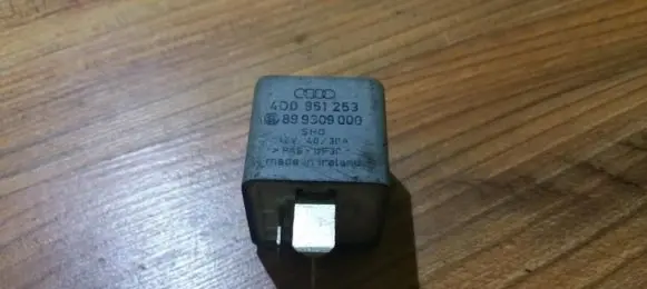 Volkswagen PASSAT B5 Other relay 4d0951253 899309000