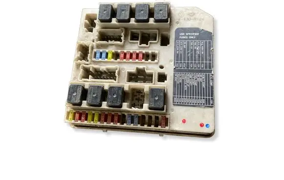 Nissan X-Trail T30 Fuse module 284B7AX620