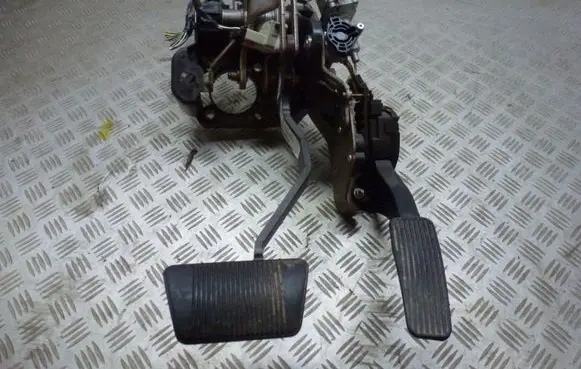 Volkswagen Golf VII Pedal assembly 
