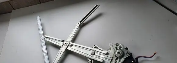 Mitsubishi Outlander Front door window regulator with motor