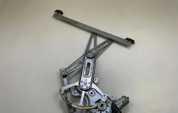 Toyota Corolla E140 E150 Rear door window regulator with motor 857100D100 973582100