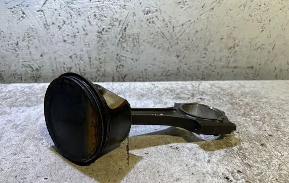 Dodge Challenger Piston with connecting rod