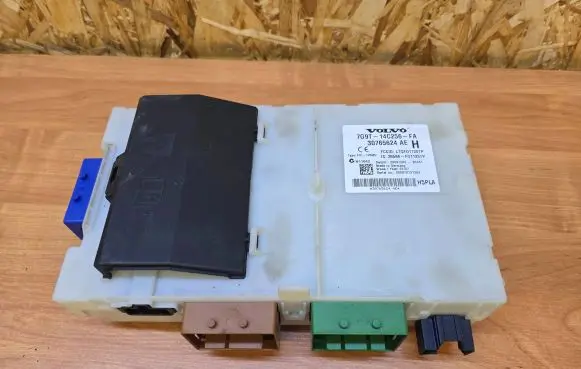 Volvo XC70 Fuse module 7G9T14C256FA 30765624AE 3659AF01125TP