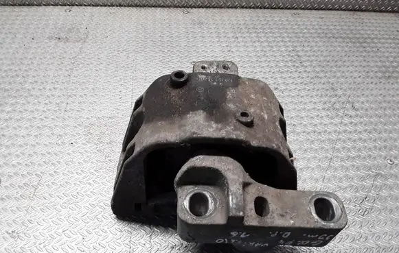 Volkswagen Golf IV Engine mount bracket 1J0199262