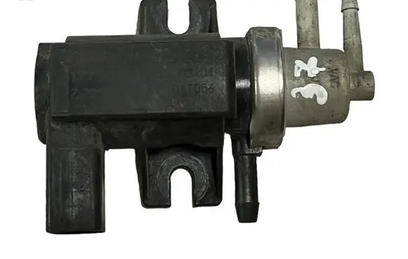 Volkswagen Golf IV Turbo solenoid valve 1J0906627A 72290325 04T056