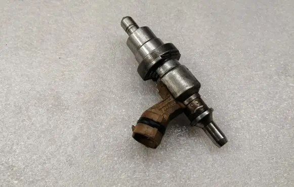 Toyota Corolla Verso AR10 Fuel injector 2371026010