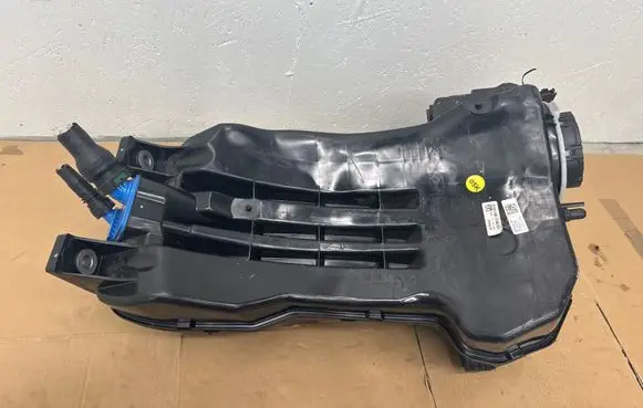 Audi Q7 4M AdBlue liquid reservoir 4M0131878 4077002