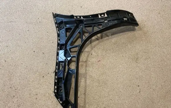 Rear bumper mounting bracket