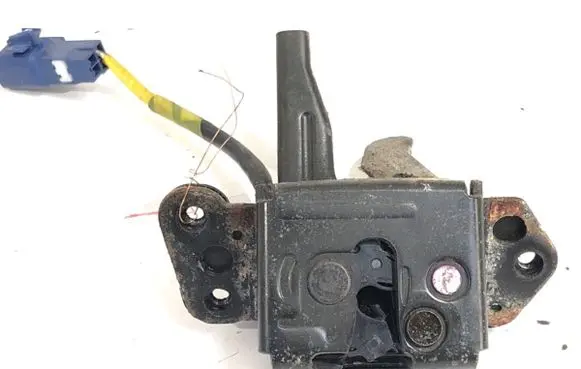 Toyota Yaris Tailgate exterior lock 