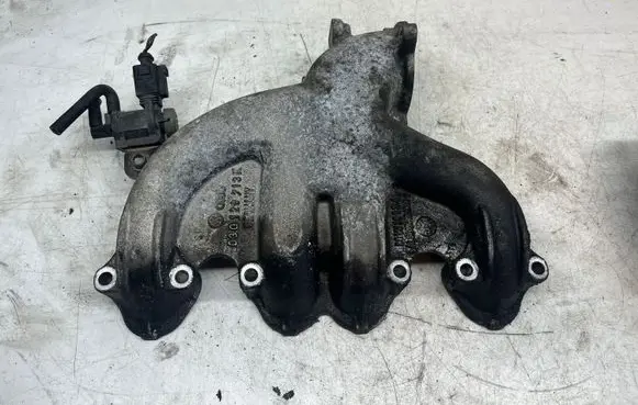 Volkswagen PASSAT B6 Intake manifold 03G129713K