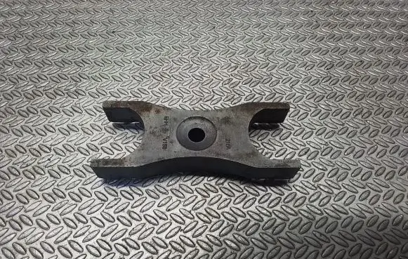 Volkswagen Crafter Fuel Injector clamp holder 03L216A
