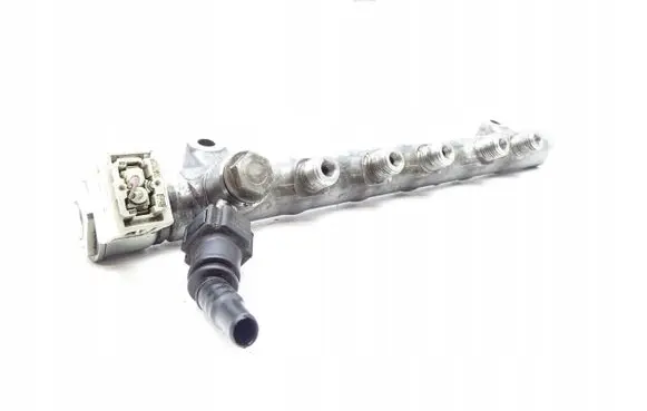 Volvo XC60 Fuel injector 31303612