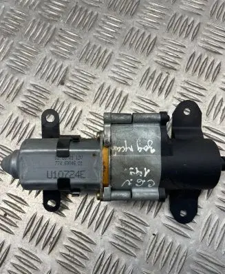 Chrysler Voyager Sliding door motor u10724e