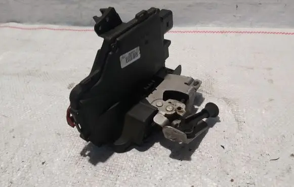 Audi A4 S4 B6 8E 8H Rear door lock 8E0839016C