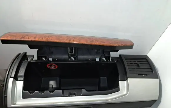 Glove box