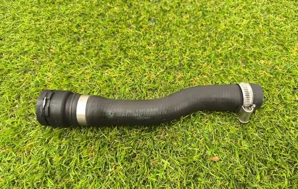 Engine coolant pipe/hose