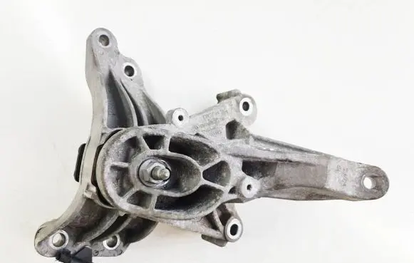 Mini Cooper Countryman R60 Engine mount bracket 686235 040214