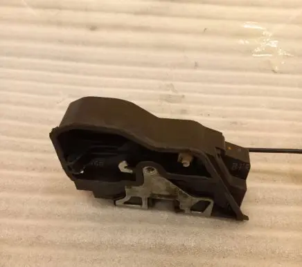 BMW 5 E60 E61 Front door lock 7167068