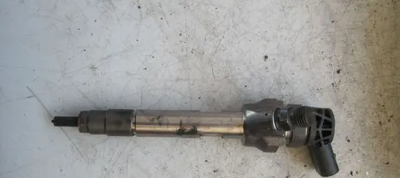 BMW 5 G30 G31 Fuel injector 8514148