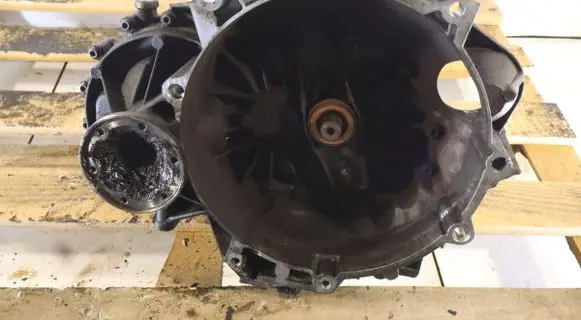Volkswagen Golf V Manual 5 speed gearbox JPG