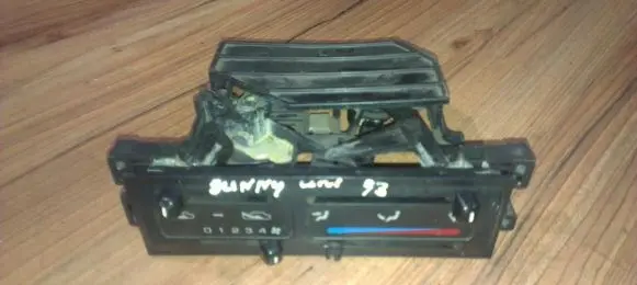 Nissan Sunny Climate control unit