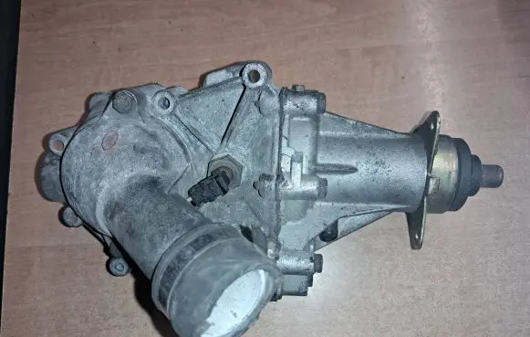 Thermostat/thermostat housing