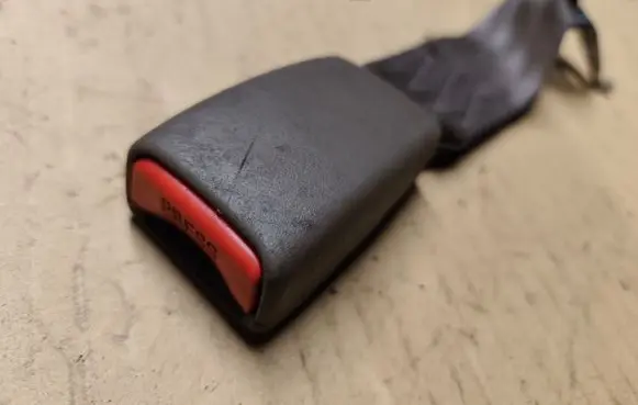 Jeep Cherokee XJ Middle seatbelt buckle (rear) 