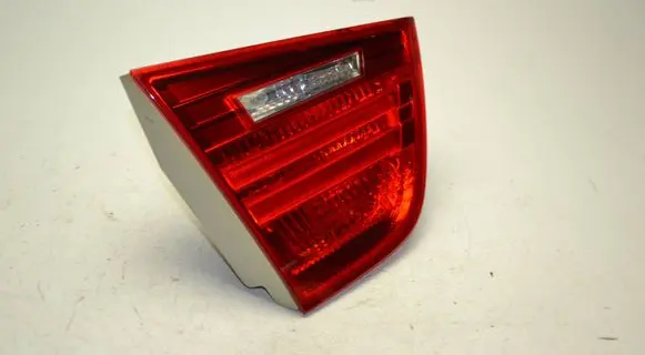 Tailgate rear/tail lights