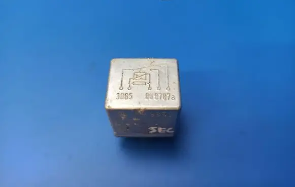 Mercedes-Benz 380 560SEC C126 Other relay 0015420219