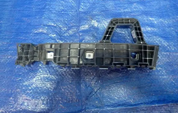 KIA Xceed Rear bumper mounting bracket 86616-J7CA0