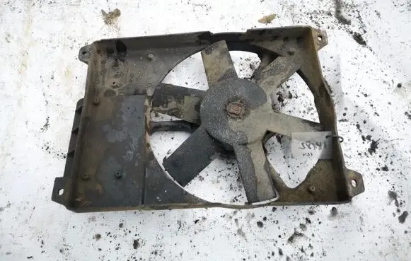 Radiator cooling fan shroud