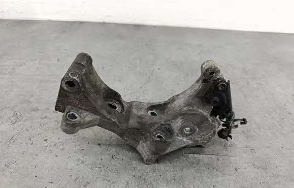 Opel Meriva A Generator/alternator bracket 2370021897264512