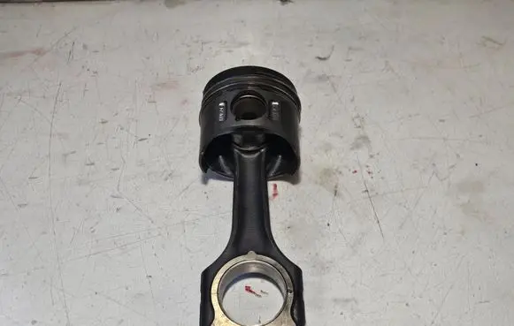 Mercedes-Benz Vito Viano W639 Piston with connecting rod 8854A