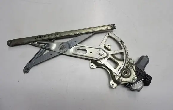 Toyota Urban Cruiser (XP110) Front window lifting mechanism without motor 85710-30400 0620201230