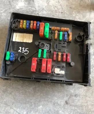 Volkswagen PASSAT B6 Fuse box set 46107497U